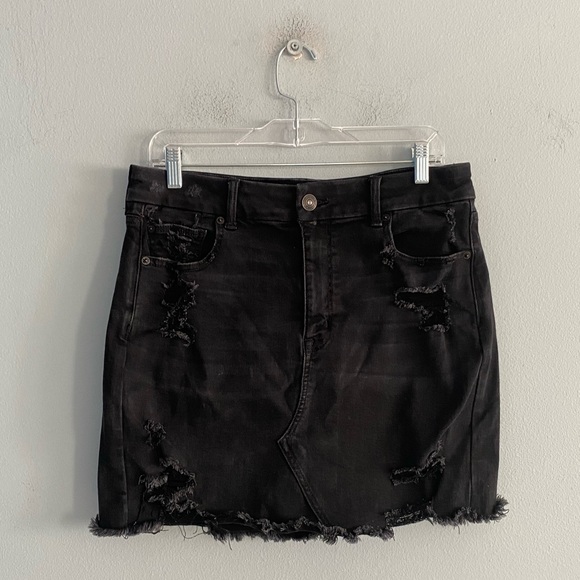 American Eagle Curvy Hi Rise Black Distressed Denim Mini Skirt - Picture 3 of 10